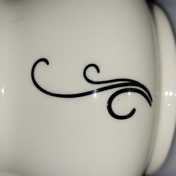 Yankee Candle Covered Dish Candle Holder - Picture 9 of 14